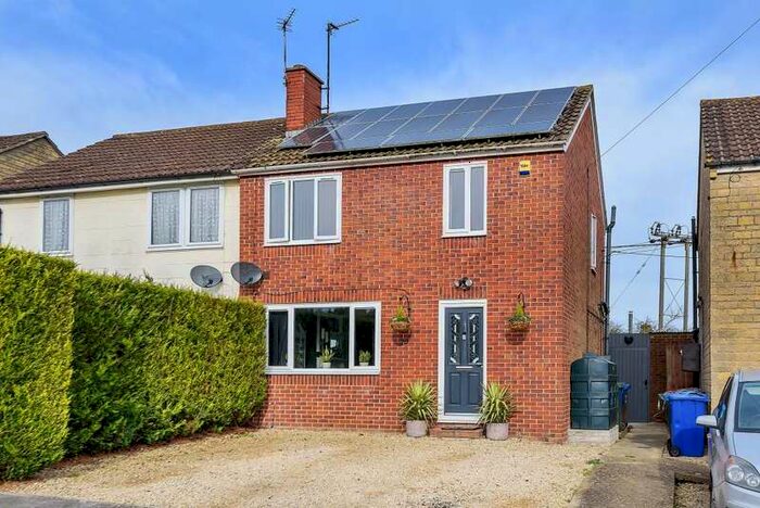 3 Bedroom Semi-Detached House For Sale In Shipton-on-cherwell, Oxfordshire, OX5