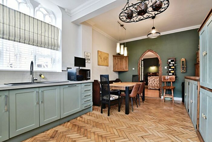 4 Bedroom Mews For Sale In Hartford Road, Davenham, Northwich, CW9