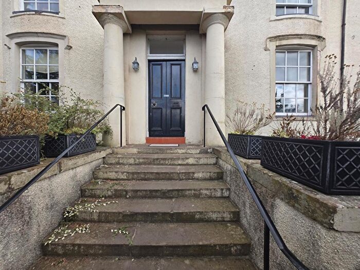 2 Bedroom Flat To Rent In Bank Street, Crieff, PH7