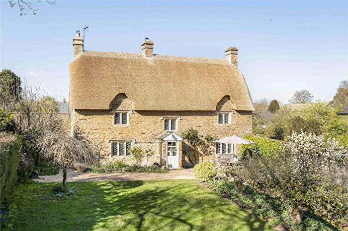 4 Bedroom Detached House For Sale In Main Street, Charlton, Banbury, Northamptonshire, OX17