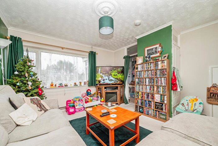 3 Bedroom Terraced House For Sale In Amhurst Gardens, Belton, Great Yarmouth, NR31
