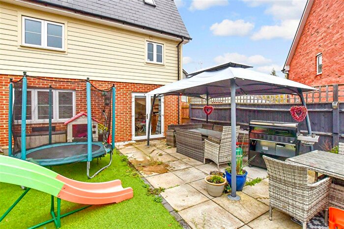 4 Bedroom Detached House For Sale In Carmelite Road, Aylesford, Kent, ME20