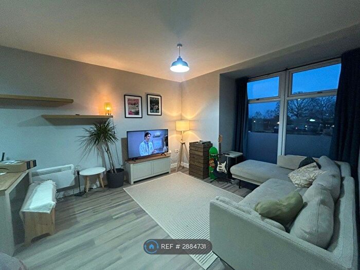 2 Bedroom Flat To Rent In Beech House, Manchester, M22