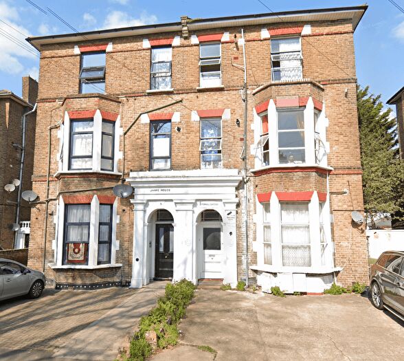 1 Bedroom Flat To Rent In Pownall Gardens, Hounslow, TW3