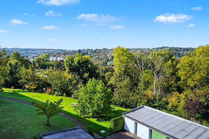 2 Bedroom Flat For Sale In Green Hill Gate, High Wycombe, HP13