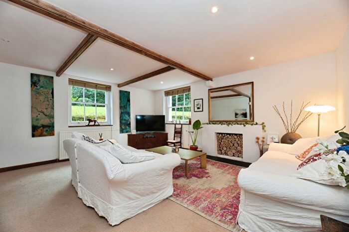 3 Bedroom Flat For Sale In Portsmouth Road, Esher, Surrey, KT10