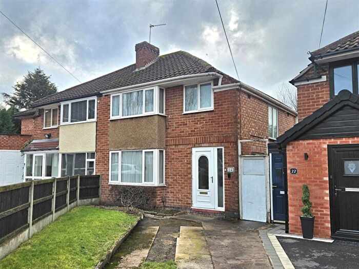 3 Bedroom Semi-Detached House For Sale In Meriden Rise, Solihull, B92