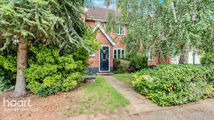 3 Bedroom Terraced House For Sale In Nightingale Close, Bury St Edmunds, IP33