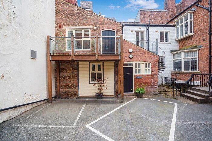 2 Bedroom Maisonette To Rent In Park Square North, City Centre, LS1