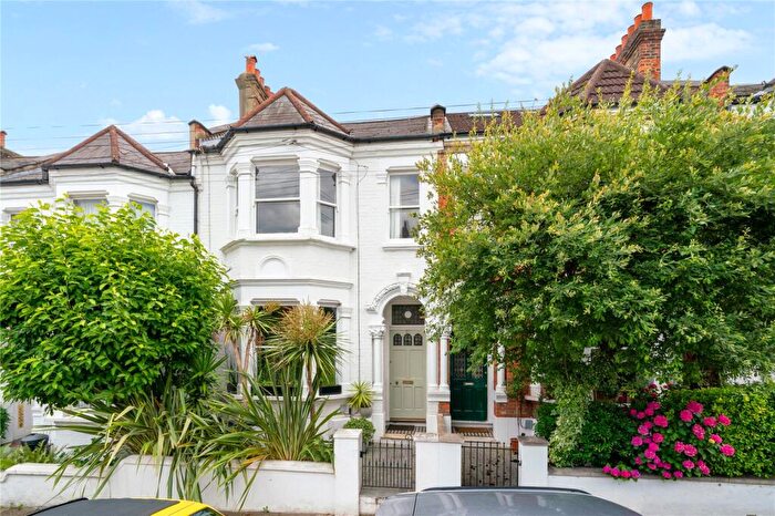 2 Bedroom Apartment For Sale In Airedale Road, London, SW12