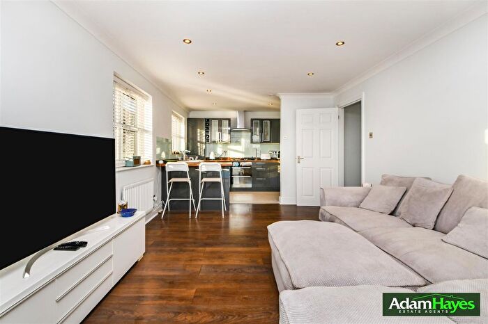 1 Bedroom Flat For Sale In Friern Park, North Finchley, N12