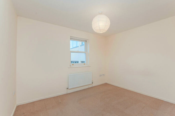 1 Bedroom Apartment To Rent In Broadway Court, SL6