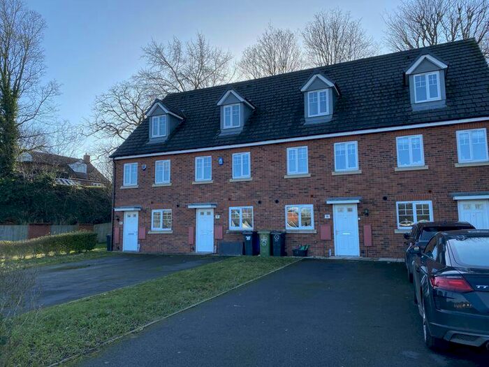 Terraced House To Rent In Nash Gardens, Stourbridge, DY8