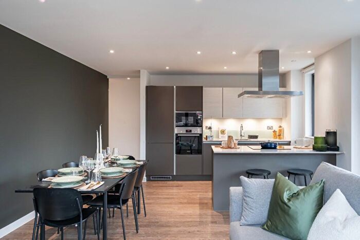 3 Bedroom Flat To Rent In Flat, Vanguard Way London, E17