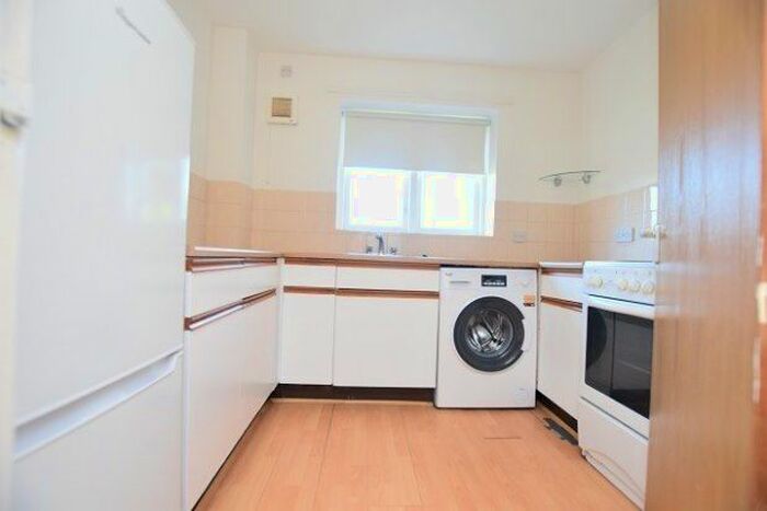 2 Bedroom Flat To Rent In Headford Gardens, Sheffield, S3