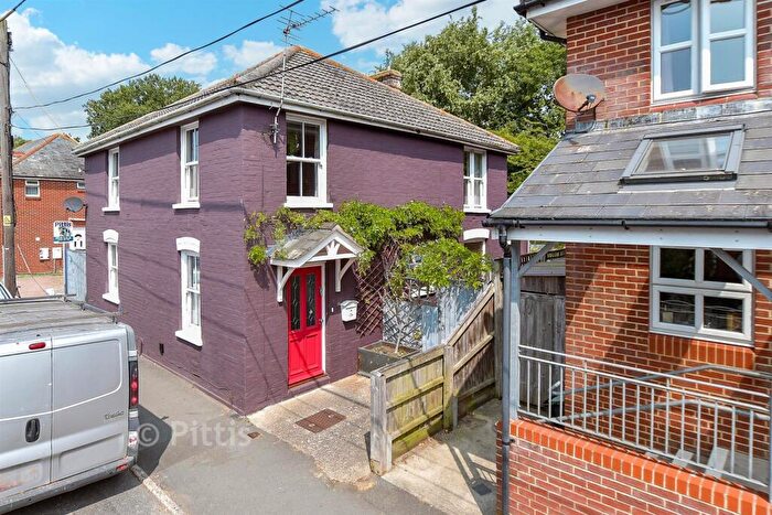 3 Bedroom Detached House For Sale In School Green Road, Freshwater, Isle Of Wight, PO40