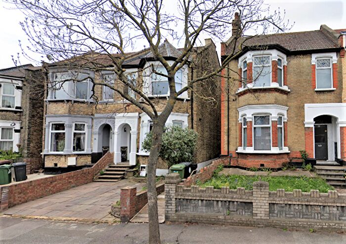4 Bedroom Semi Detached House To Rent In Poppleton Road, Leytonstone, London, E11
