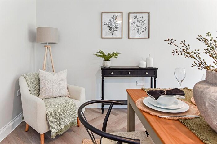 3 Bedroom Detached Bungalow For Sale In Linwood Park, Fontwell, BN18