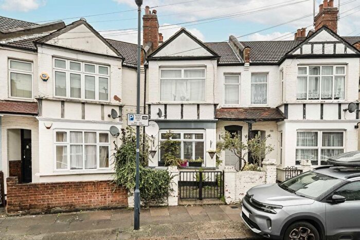 2 Bedroom Flat For Sale In Drayton Road, Harlesden, NW10