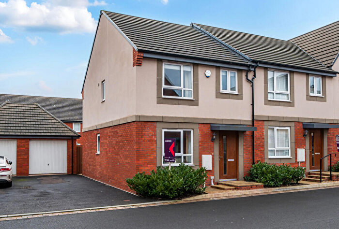 3 Bedroom End Of Terrace House For Sale In Maximus Gardens, Keynsham, Bristol, Somerset, BS31