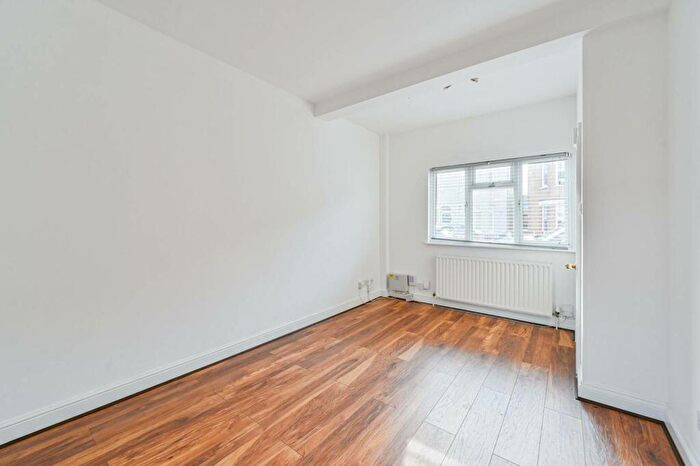 4 Bedroom Semi-Detached House To Rent In Bromley Gardens, Bromley, BR2