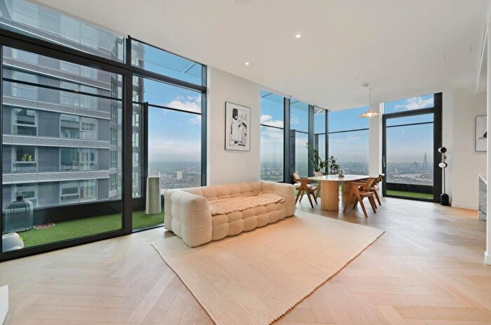 2 Bedroom Penthouse To Rent In Hobart Building, Wardian, Canary Wharf, London, E14
