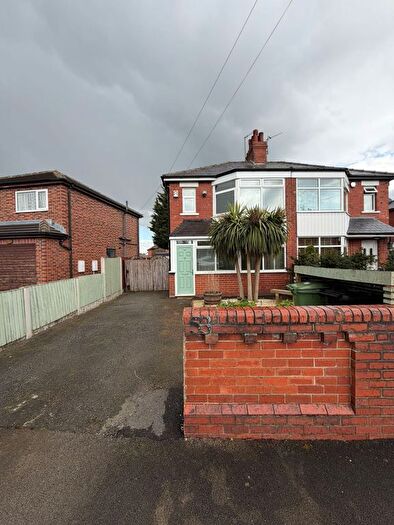 3 Bedroom Semi Detached House To Rent In The Oval, Leeds, LS14