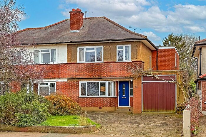 4 Bedroom Semi-Detached House For Sale In The Ridgeway, St Albans, AL4