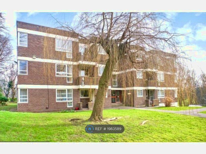 2 Bedroom Flat To Rent In Newton Park Court, Leeds, LS7