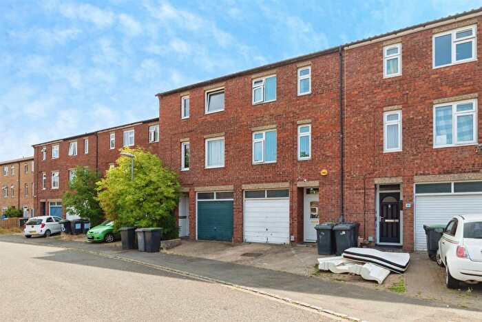 3 Bedroom Terraced House For Sale In Winchester Road, Sandy, SG19