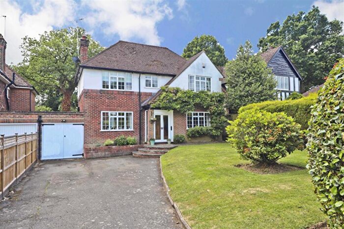 4 Bedroom Detached House For Sale In Broadwood Avenue, Ruislip, HA4