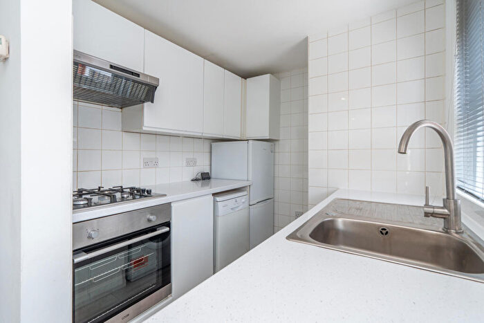 1 Bedroom Flat To Rent In Thornbury Avenue, Southampton, Hampshire, SO15