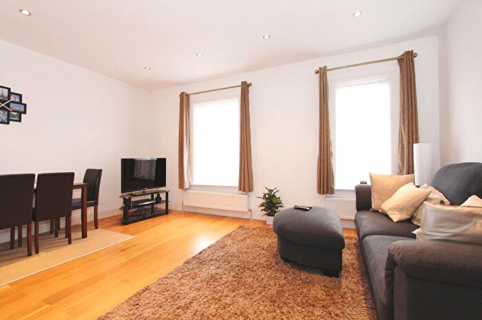 2 Bedroom Flat To Rent In Station Road, London, NW4
