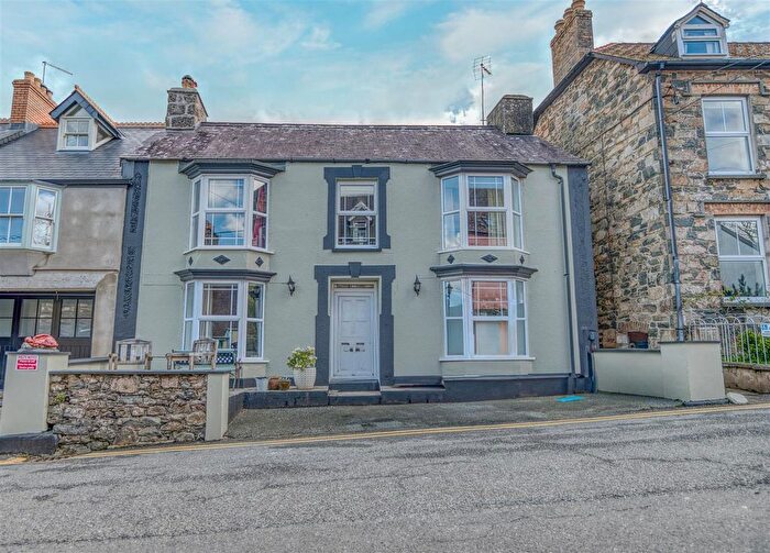 5 Bedroom Semi-Detached House For Sale In Market Street, Newport, SA42