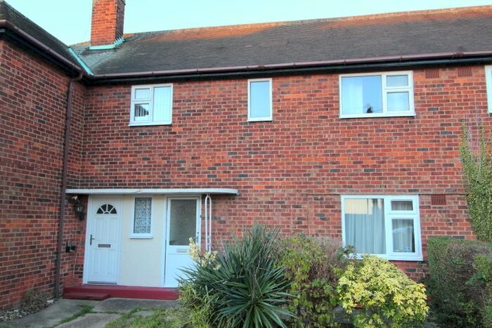 2 Bedroom Flat To Rent In The Garth, Cottingham, Hull HU16