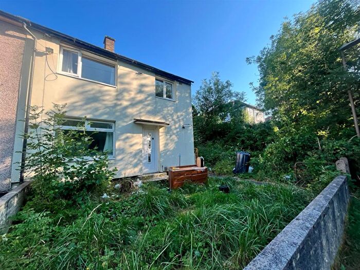 Property For Sale In Eastlands, Huddersfield, HD5