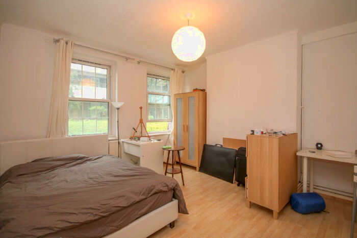 3 Bedroom Apartment To Rent In Doddington Grove, London, SE17