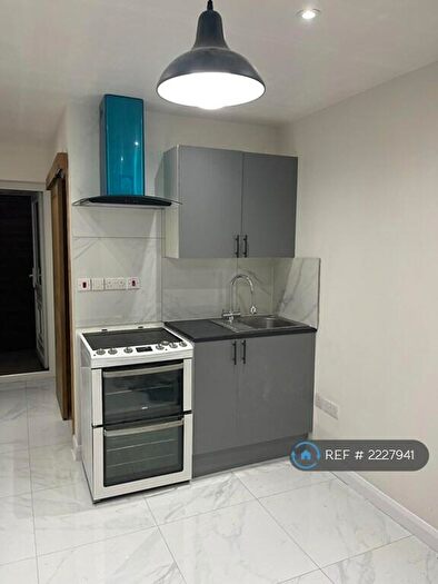 Studio To Rent In Bath Road, Slough, SL1