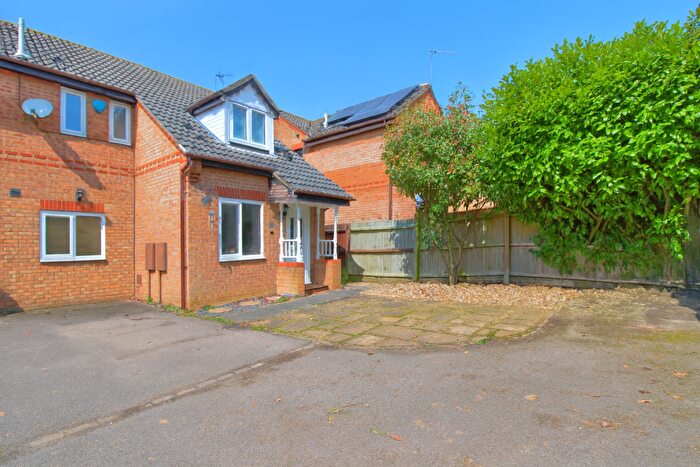 3 Bedroom End Of Terrace House For Sale In Greenside Hill, Milton Keynes, MK4