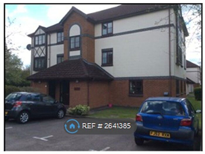 2 Bedroom Flat To Rent In Wordsworth Mead, Redhill, RH1