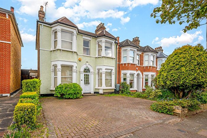4 Bedroom End Of Terrace House For Sale In Greenholm Road, London, SE9