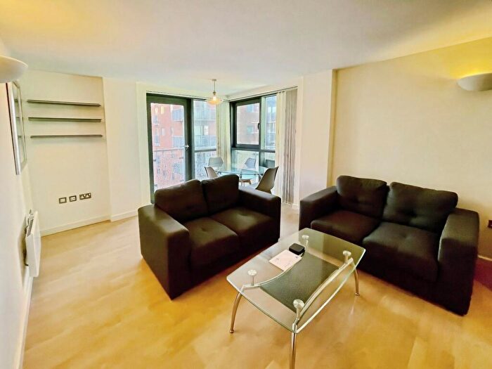 2 Bedroom Flat To Rent In City Walk, Leeds, West Yorkshire, LS11