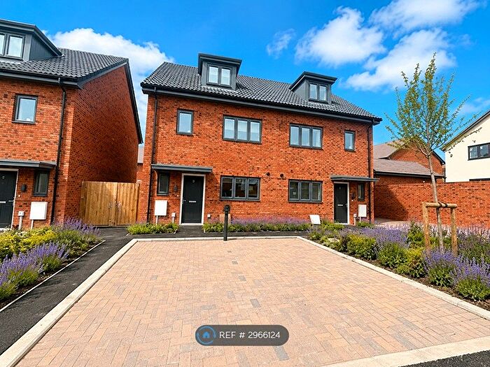 4 Bedroom Semi-detached House To Rent In Giffords Walk, Bristol, BS34