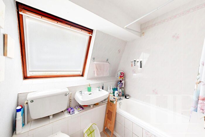 2 Bedroom Flat To Rent In Byrd Road, Crawley, RH11