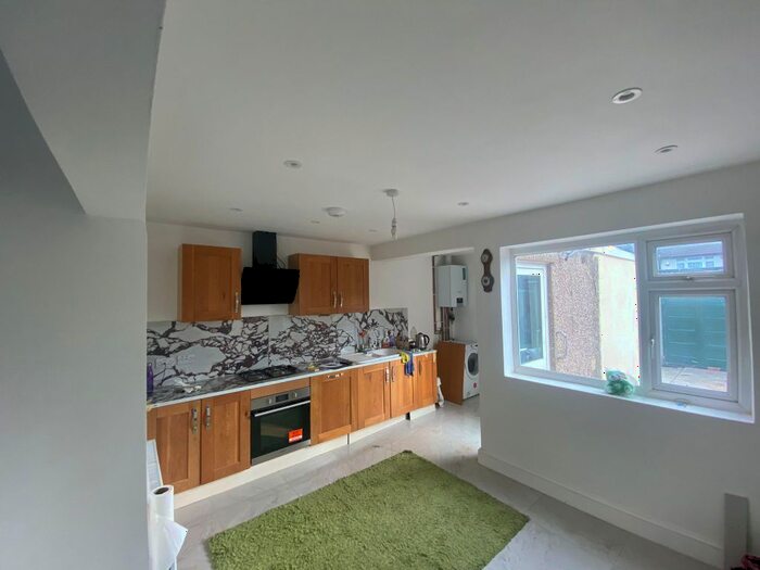 4 Bedroom End Of Terrace House To Rent In Oval Road South, Dagenham, RM10