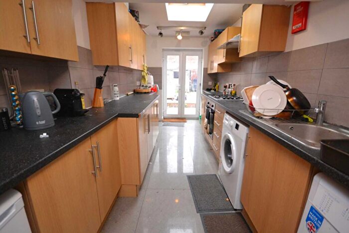 6 Bedroom Terraced House To Rent In Donnington Gardens, Reading, RG1