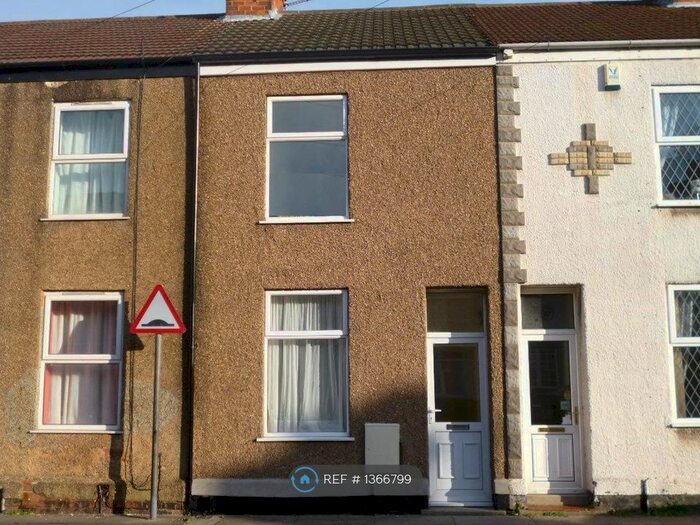 3 Bedroom Terraced House To Rent In Donnington Street, Grimsby, DN32