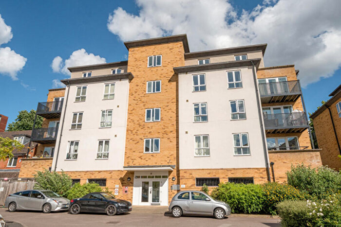 2 Bedroom Flat To Rent In Headingley Drive, Beckenham, Kent, BR3