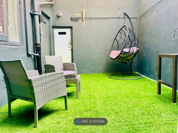 2 Bedroom Flat To Rent In Basement With Pole, Brighton, BN1