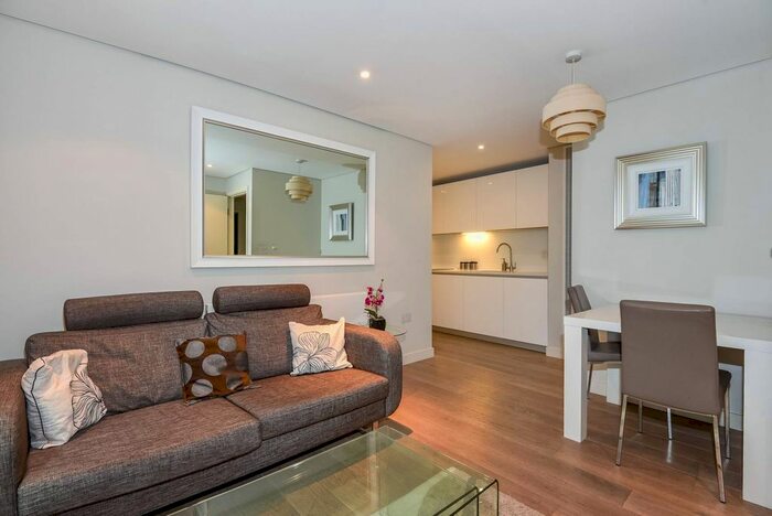 2 Bedroom Flat To Rent In Merchant Square East, Paddington, London, W2